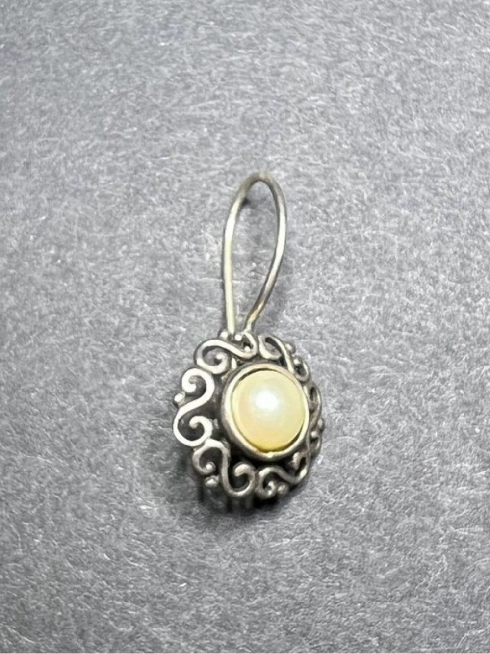 ONE Vintage 925 Sterling Silver Filigree MOP Mother of Pearl Dangle Earring 1.3g
